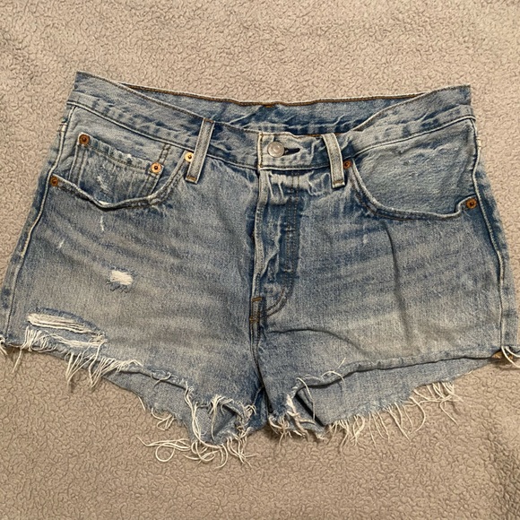 women’s LEVI shorts - Picture 1 of 5